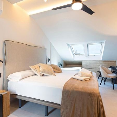 Magnificent Renovated 2Bd 2Bth Duplex With Terrace - City Centre Malaga Bagian luar foto
